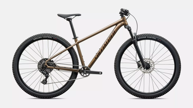 Specialized ROCKHOPPER SPORT KH - L, Gloss Burnt Gold Metallic / Stallion Metallic, 2027 